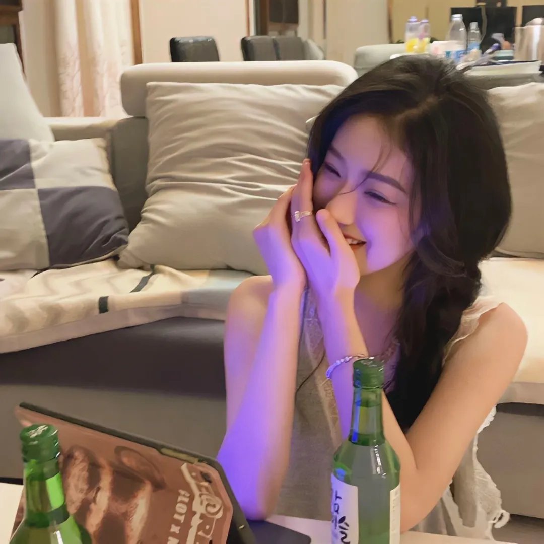 新生代小生又出大瓜：深夜共进晚餐，评论区沦陷，前后半年
